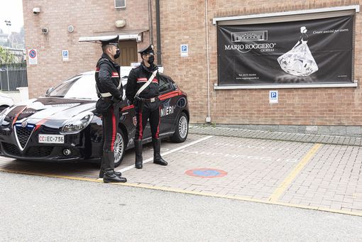 Gallo Grinzane, esperti balistici a confronto sul luogo della rapina