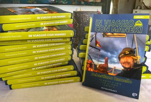Copertina del libro “In viaggio con Maneki” di Sebastiano Ramello Copertina del libro “In viaggio con Maneki” di Sebastiano Ramello