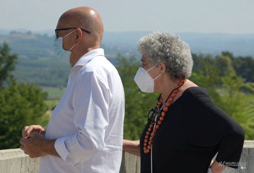 Un'immagine del 20 luglio scorso: la dottoressa Frigeri col direttore dell'Asl Massimo Veglio durante le operazioni di trasloco verso il nuovo ospedale di Verduno (Ph Mauro Gallo)
