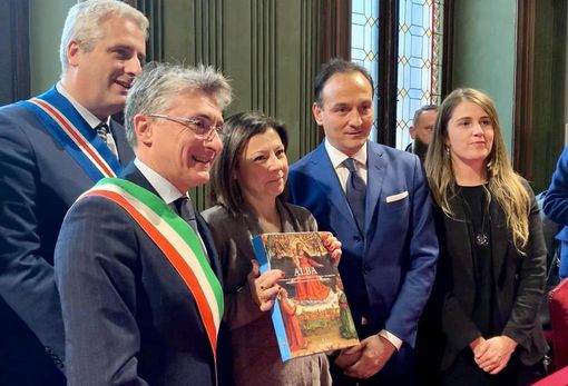 Gribaudo, prima a destra, col governatore Cirio, il ministro De Micheli e il sindaco albese Carlo Bo Gribaudo, prima a destra, col governatore Cirio, il ministro De Micheli e il sindaco albese Carlo Bo