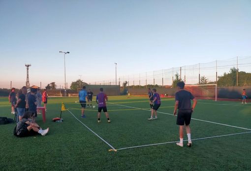 Non solo cene benefiche, per l'associazione Amici di Pier e Checco, anche tornei di calcio-tennis solidali Non solo cene benefiche, per l'associazione Amici di Pier e Checco, anche tornei di calcio-tennis solidali