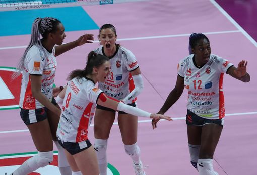 Volley A1F. Cuneo cede sul campo della quotata Novara, ma dimostra di saper esprimere un buon gioco Volley A1F. Cuneo cede sul campo della quotata Novara, ma dimostra di saper esprimere un buon gioco