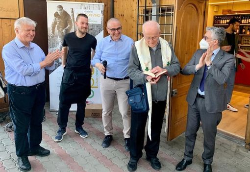 Nello scorso aprile l'inaugurazione della rinnovata osteria di strada Montebellina Nello scorso aprile l'inaugurazione della rinnovata osteria di strada Montebellina