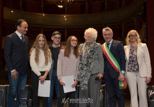 Liliana Segre, superstite di Auschwitz e testimone della Shoah, è stata nominata senatrice a vita dal Presidente della Repubblica Sergio Mattarella Liliana Segre, superstite di Auschwitz e testimone della Shoah, è stata nominata senatrice a vita dal Presidente della Repubblica Sergio Mattarella