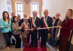 Il taglio del nastro della mostra a Cherasco Il taglio del nastro della mostra a Cherasco