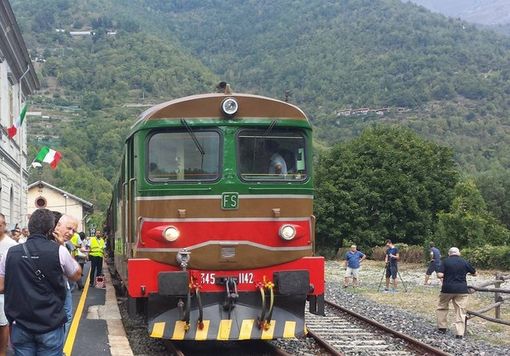 Treni storici Piemonte: “A tutto vapore” da Torino ad Alba e nel cuore delle Langhe Treni storici Piemonte: “A tutto vapore” da Torino ad Alba e nel cuore delle Langhe