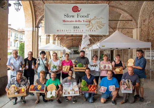 I produttori del Mercato della Terra di Bra nella foto di Tino Gerbaldo