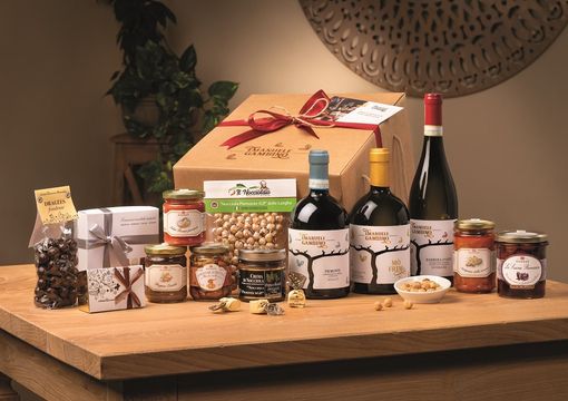 Scopri l’arte del regalo con la Cantina Emanuele Gambino e il Monvì Wine Relais