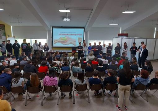 L'istituto comprensivo di Neive contro lo spreco alimentare: consegnate le "food bag"