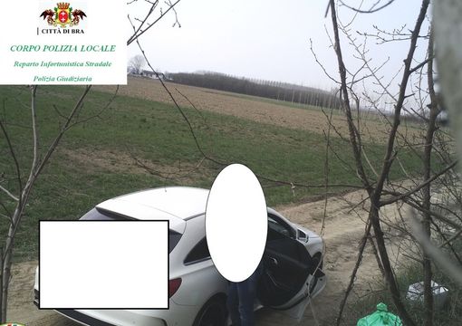 Nel corso del 2022 le sette fototrappole attualmente in uso alla Polizia Locale hanno già scattato 6mila foto per ciascun appostamento Nel corso del 2022 le sette fototrappole attualmente in uso alla Polizia Locale hanno già scattato 6mila foto per ciascun appostamento
