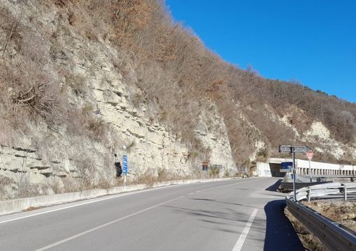 Zona di intervento verso Perletto (foto Sett. Viabilità Provincia) Zona di intervento verso Perletto (foto Sett. Viabilità Provincia)