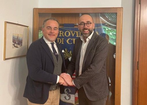 Da sinistra Pierangelo Olivieri, presidente della Provincia di Savona e Luca Robaldo, presidente della Provincia di Cuneo Da sinistra Pierangelo Olivieri, presidente della Provincia di Savona e Luca Robaldo, presidente della Provincia di Cuneo