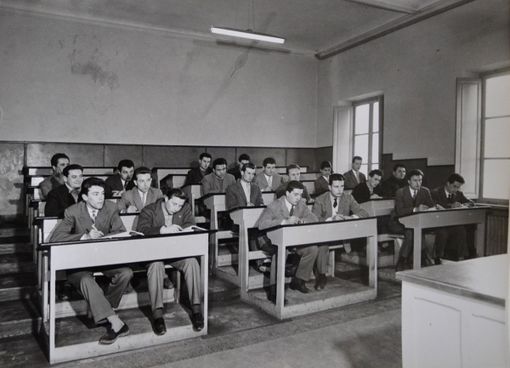 Un'immagine dagli archivi della scuola enologica, fondata ad Alba nel 1881