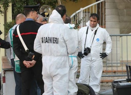 I Carabinieri del Ris sul luogo della rapina