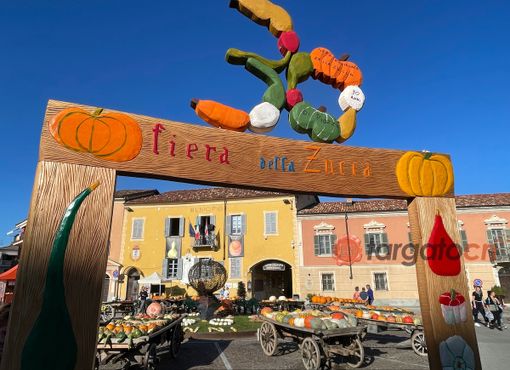 Piozzo si tinge di arancione per i trent'anni della Fiera della Zucca [FOTO]