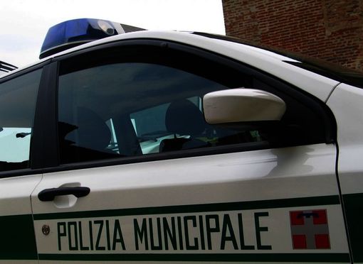 Controlli della Municipale potenziati ad Alba: più pattuglie su strade, stazione e obiettivi sensibili