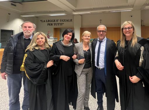 Carla Bonino con i suoi avvocati