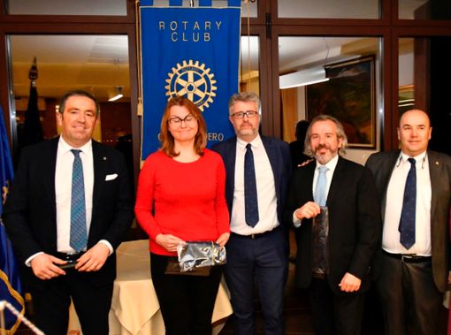 Il dottor Maurizio Longo, secondo da destra, nella foto scattata durante la conviviale guarenese