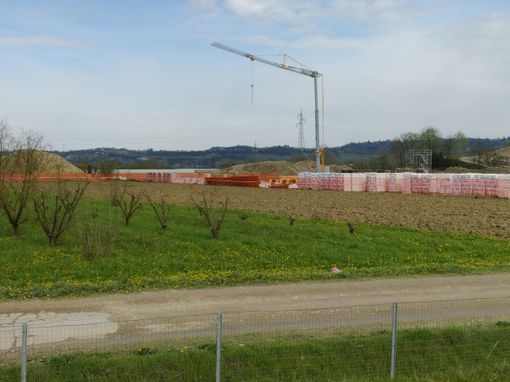 Il cantiere per la costruzione dell’impianto a Canove di Govone Il cantiere per la costruzione dell’impianto a Canove di Govone