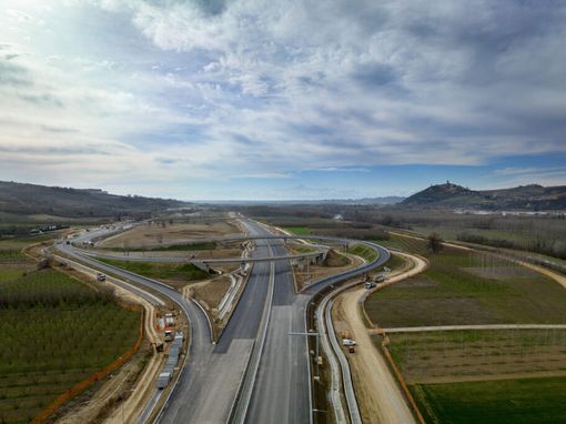 Dal 1° settembre scatta il free flow sulla tratta autostradale Alba Est-Asti: non ci sono caselli ma si inizia a pagare Dal 1° settembre scatta il free flow sulla tratta autostradale Alba Est-Asti: non ci sono caselli ma si inizia a pagare