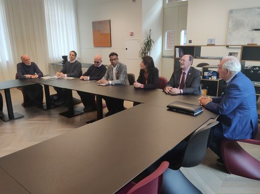 Grande attesa a Cuneo per la tappa nazionale del tour "Si vince perdendo" di Robert Jhonson [VIDEO]