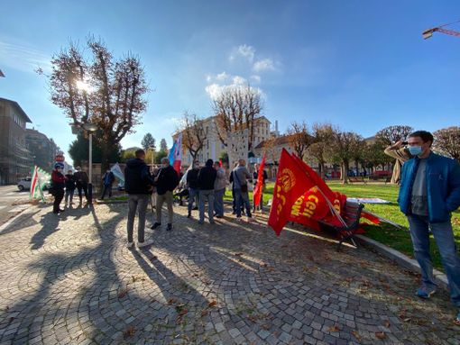 Anche a Cuneo il presidio dei metalmeccanici con 4 ore di sciopero: "2 milioni di addetti in Italia senza contratto" (FOTO)