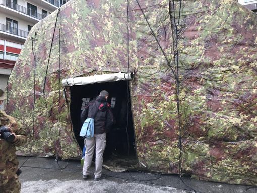 Anche al Santa Croce di Cuneo si montano le tensostrutture per affrontare l'emergenza Covid (FOTO E VIDEO)