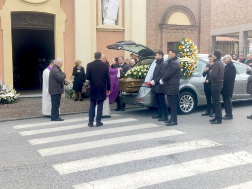 Oggi a Magliano Alfieri i funerali di Gianni Bertolotto, stimato medico