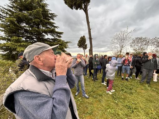 Suonatori di conchiglie sul Castel Verde di Castagnito