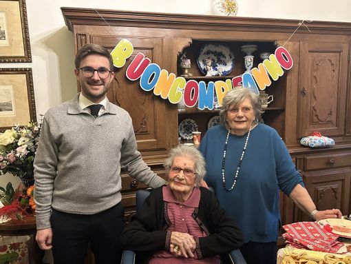 Alba, il sindaco Gatto in visita alla neo centenaria Luigia Facello