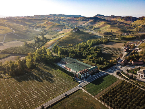 Una veduta delle cantine Damilano Una veduta delle cantine Damilano