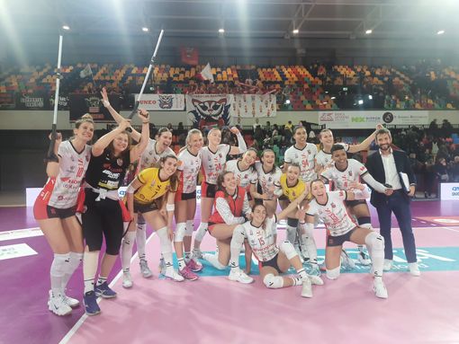 La Honda Olivero Cuneo vittoriosa al termine del match contro Firenze La Honda Olivero Cuneo vittoriosa al termine del match contro Firenze