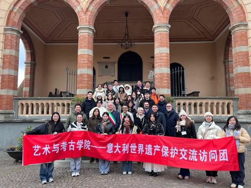 Studenti cinesi in visita a Barolo Studenti cinesi in visita a Barolo