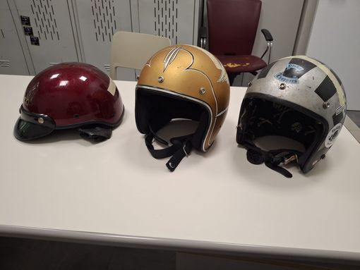 I caschi che sono stati sottoposti a sequestro perché non omologati I caschi che sono stati sottoposti a sequestro perché non omologati