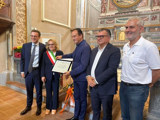 Vent’anni di promozione e passione: "La Morra Eventi e Turismo" premiata dal governatore Cirio