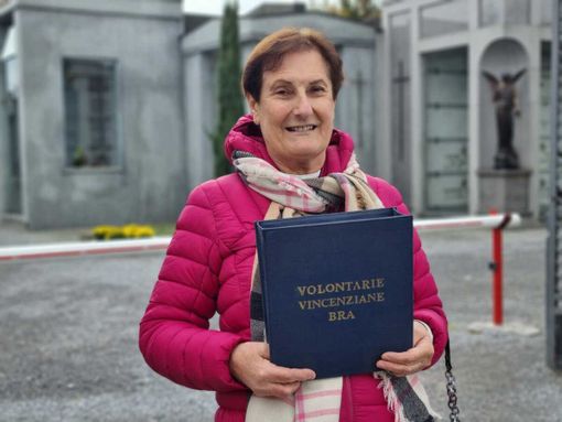 La volontaria vincenziana braidese Clara Raviola, impegnata nella raccolta di solidarietà La volontaria vincenziana braidese Clara Raviola, impegnata nella raccolta di solidarietà