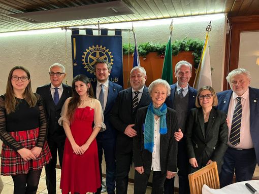 Alessandra Moretti, Remo Gattiglia, Lucia Ernè, Luigi Minasso, Giuseppe Artuffo, Piera Arata (presidente Rotary Alba), Natale Spineto, Manuela Busso e Lorenzo Gallo