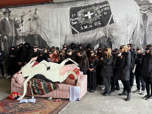 L'iniziativa poetica dello scorso anno con i "Compagni di Bank(s)y" L'iniziativa poetica dello scorso anno con i "Compagni di Bank(s)y"