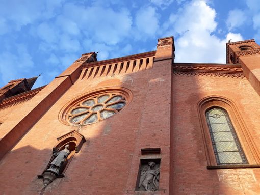 Alba: parrucchieri ed estetisti aperti facoltativamente sabato 10 agosto