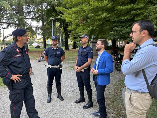 Alba, 500 euro al mese la richiesta ai migranti per un posto-letto nel residence della vergogna [FOTOGALLERY]