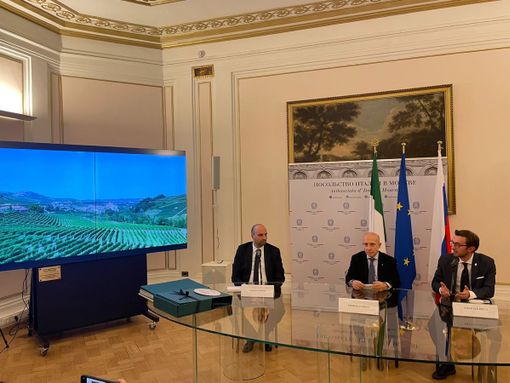 Alba si promuove a Mosca: tartufo protagonista in ambasciata
