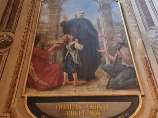 Nella foto “San Giuseppe Benedetto Cottolengo”, opera del Rolando (1940), chiesa dei Battuti Neri, a Bra