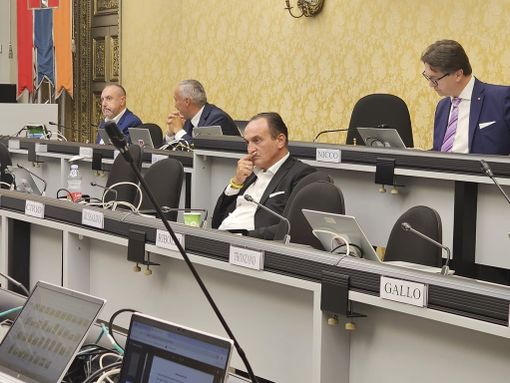 Il presidente Cirio coinvolto in un incidente a La Morra: "Il mio pensiero ai motociclisti feriti"