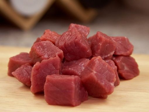 Carne sintetica, allevamenti animali e sostenibilità: se ne discute ad Alba Carne sintetica, allevamenti animali e sostenibilità: se ne discute ad Alba