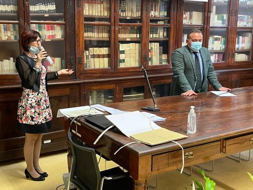 L'assessore albese Elisa Boschiazzo con il preside del Liceo Govone Roberto Buongarzone L'assessore albese Elisa Boschiazzo con il preside del Liceo Govone Roberto Buongarzone