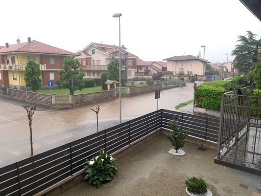 I danni alla pavimentazione di via Roma I danni alla pavimentazione di via Roma