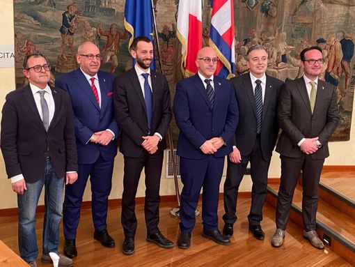 Ivano Martinetti, primo da sinistra, nel rinnovo ufficio di presidenza di Palazzo Lascaris