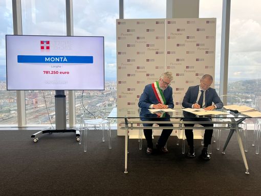 Il sindaco Gianluca Costa firma il ricevimento della misura Il sindaco Gianluca Costa firma il ricevimento della misura