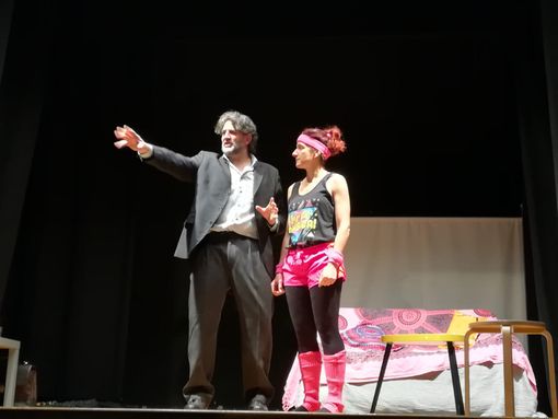 Una scena dello spettacolo Coppia aperta quasi spalancata