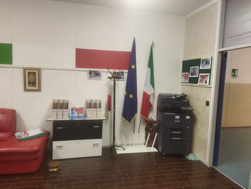 Abdelkhalek Elbounadi, presidente e fondatore di Acia, di fronte alla sede dell'associazione, in corso Europa ad Alba Abdelkhalek Elbounadi, presidente e fondatore di Acia, di fronte alla sede dell'associazione, in corso Europa ad Alba